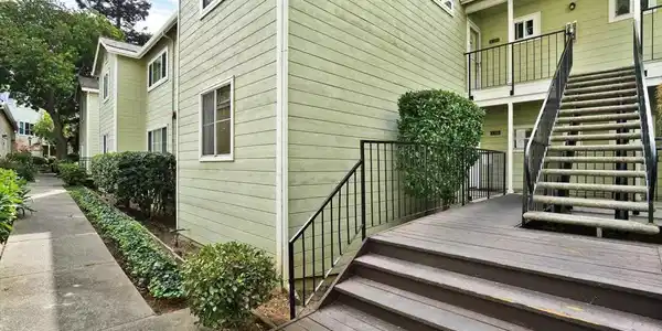 735 Buchanan St