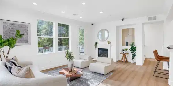 600 Live Oak Way