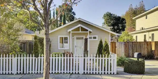 216 Mountain View Avenue