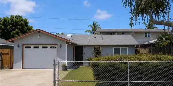 2285 La Verne