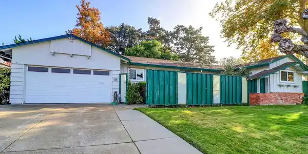 4420 Crestwood Cir