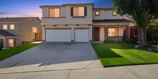 3915 Hummingbird Drive