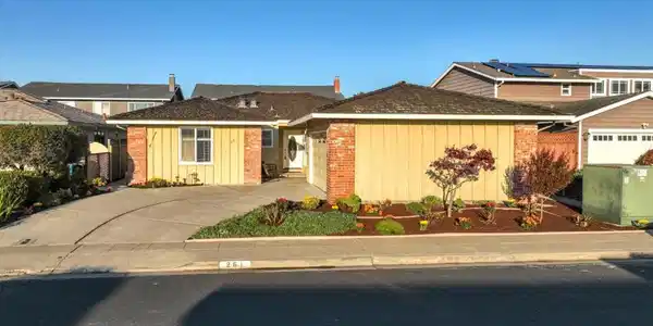 261 Pelican Ct.