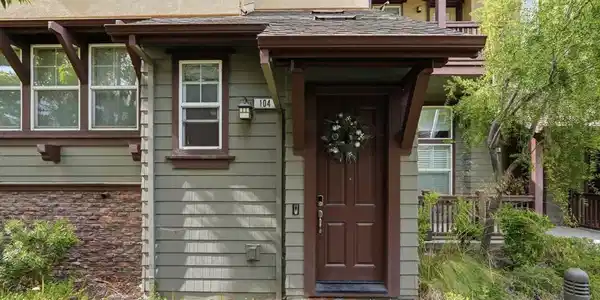 104 Serra Way