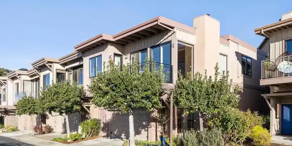11 Hawks Hill Court