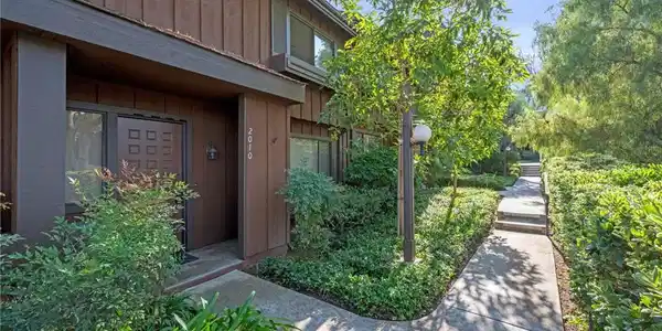 2010 Stonewood Court