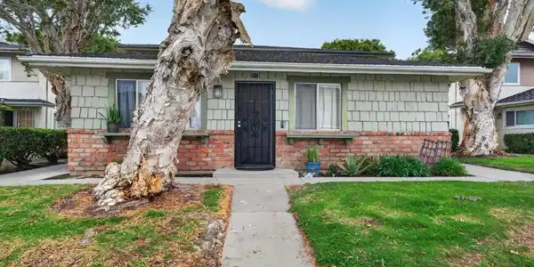 711 Halyard Street