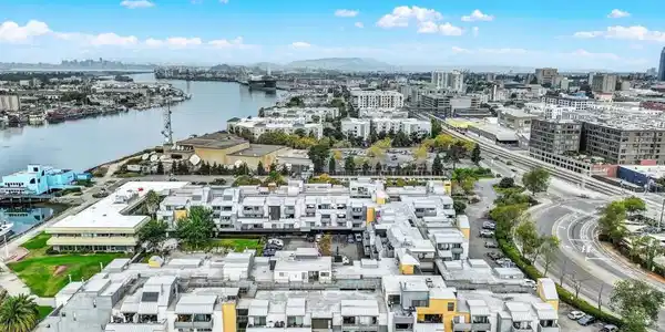 3 Embarcadero W