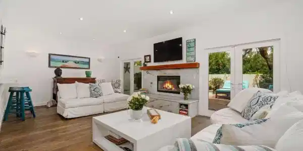 6435 Zumirez Drive