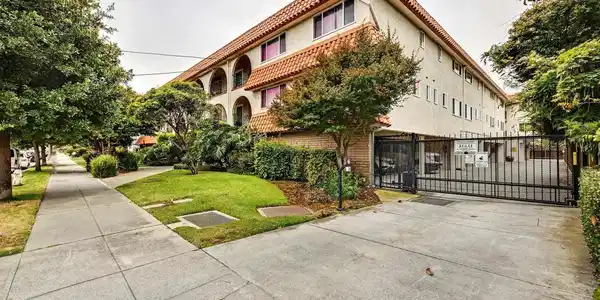 2133 Santa Clara Ave