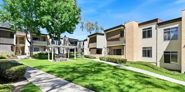 432 Edgehill Ln.