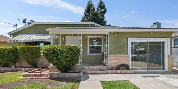 527 Capistrano Dr