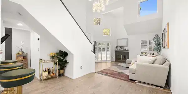 1380 W Capitol