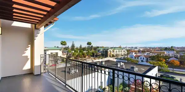 560 El Camino Real