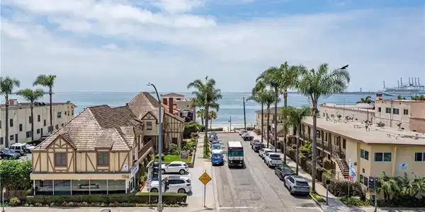 1635 E Ocean