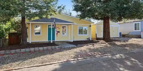 2900 Leslie Ave