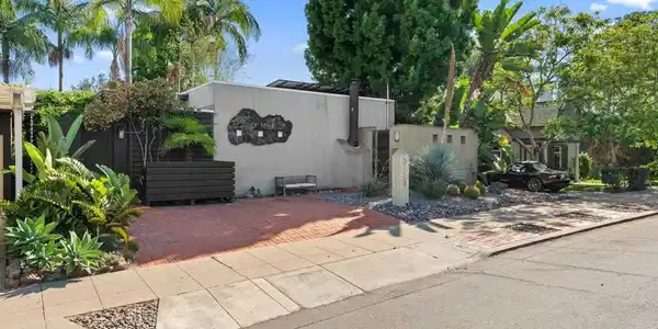 3129 Redwood Street
