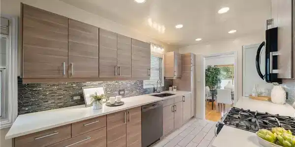2027 E Appleton