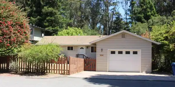 930 Pinetree Lane