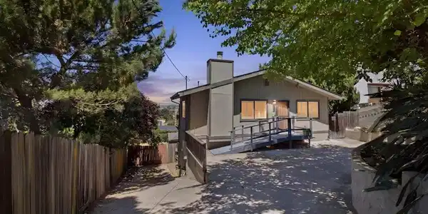 1118 Bush Avenue