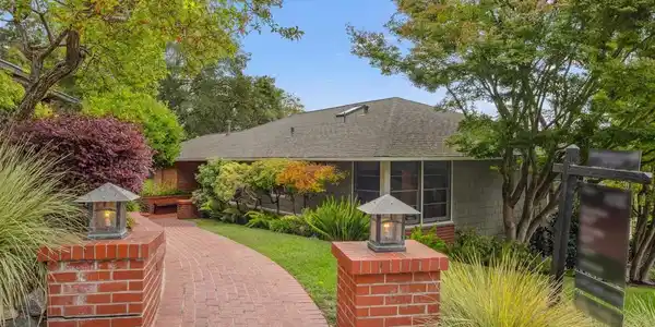 64 Crest Rd
