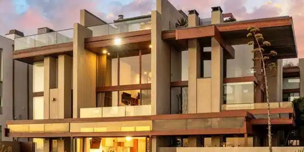 3817 Ocean Front Walk