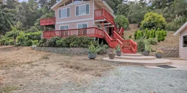 687 Calabasas Road