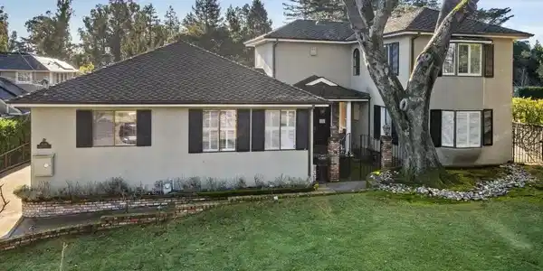 2301 Easton Drive