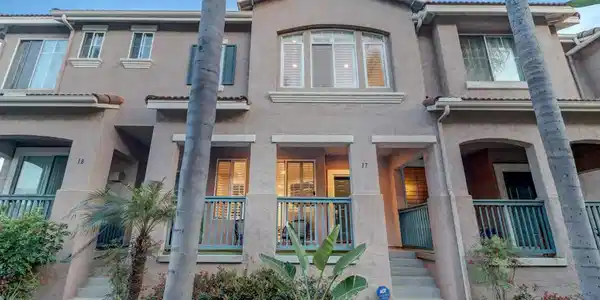 946 Camino De La Reina