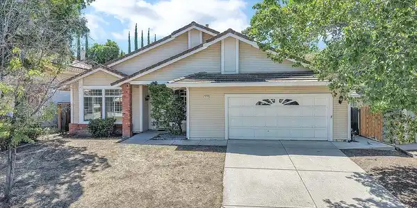 4720 Hunter Peak Court