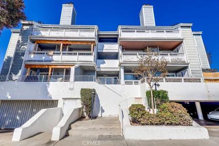 3401 E Wilton