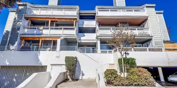 3401 E Wilton