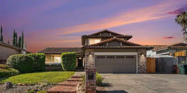 1627 Geyser Cir