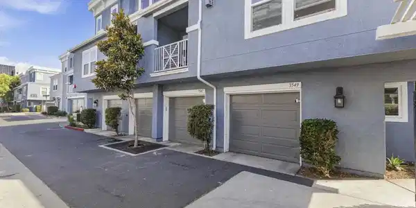 3549 Shoreline Bluff Lane