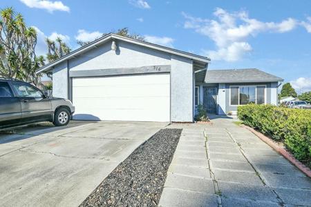 316 Meadows Dr