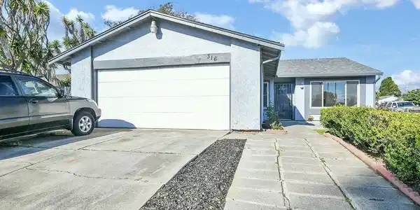 316 Meadows Dr
