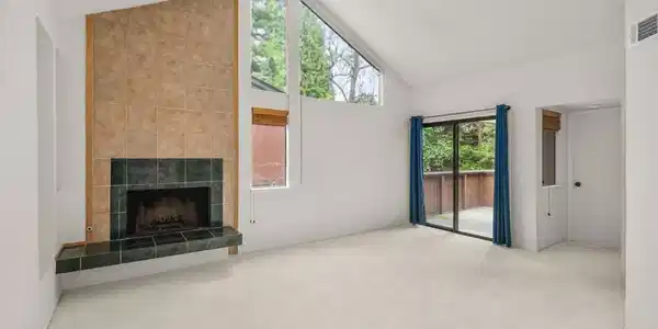 8131 Camelback Pl