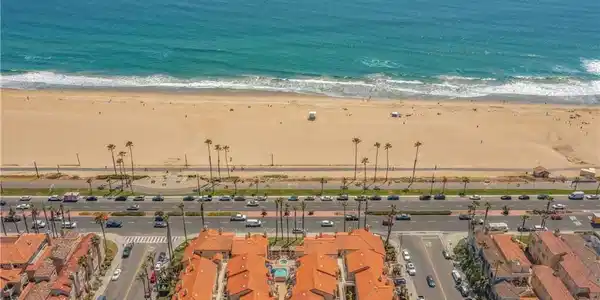 2000 Pacific Coast Highway