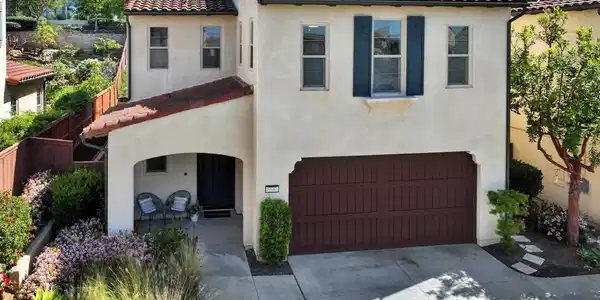 6640 Hollyleaf Court