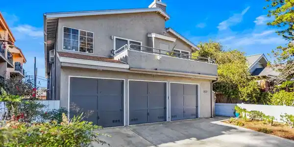 3922 Albatross St.