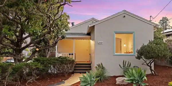 2559 Rampart