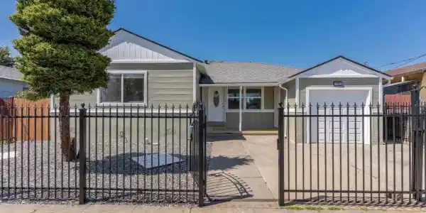 1927 Visalia Ave