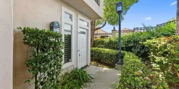 7285 Calabria Ct