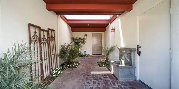 2741 Bungalow Place