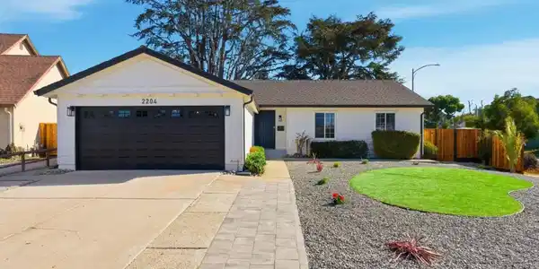 2204 Ladymuir Court