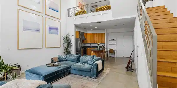 637 E 4th