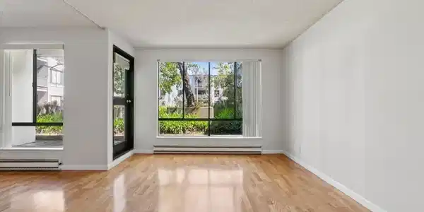 9 Commodore Dr