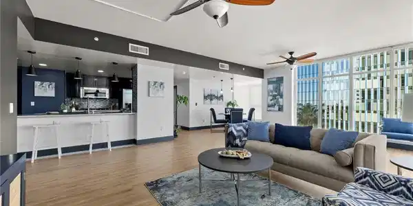 400 W Ocean Boulevard