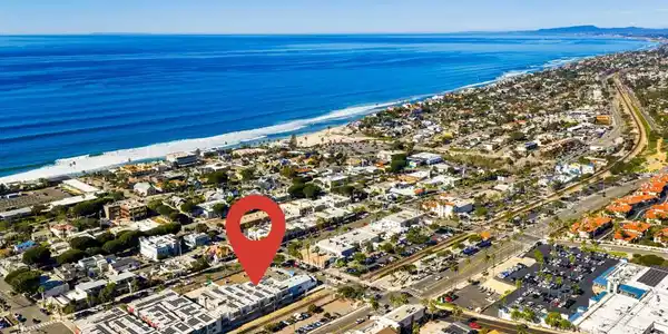 687 S Coast Highway 101