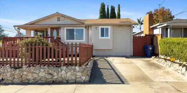 19695 Bernal St